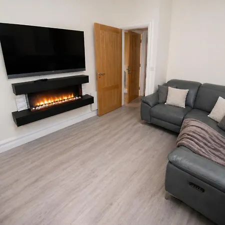Apartment Unit 3 Modern Self Contained *