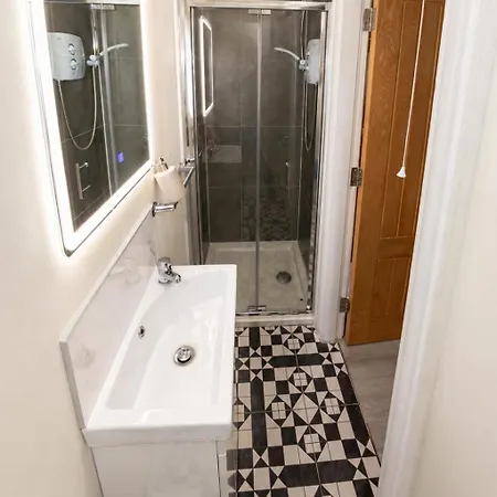 Unit 3 Modern Self Contained * Cobh