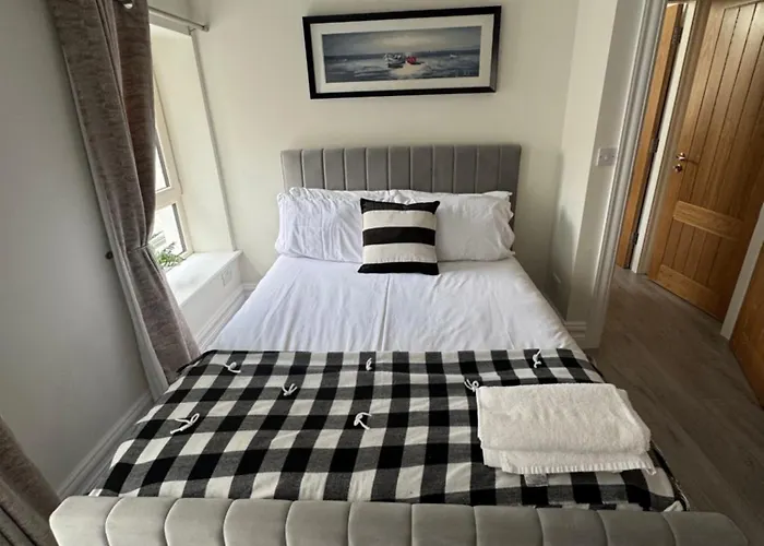 아파트 Unit 3 Modern Self Contained 코브